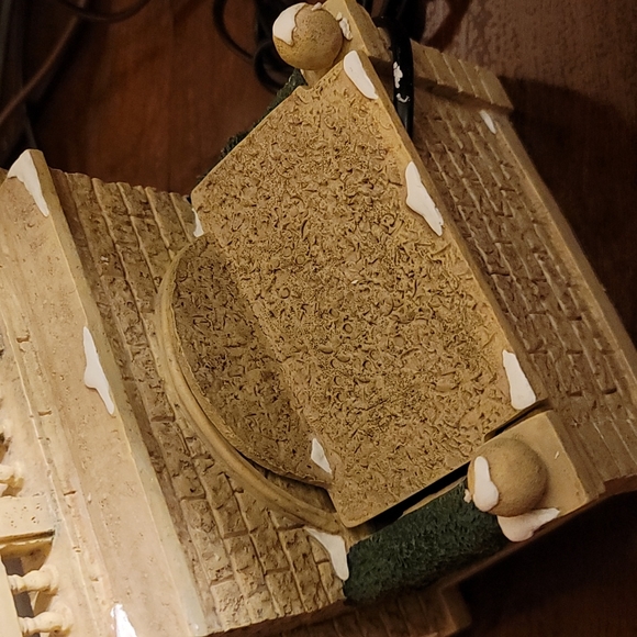 Department 56 Camden Park Fountain - Picture 9 of 14